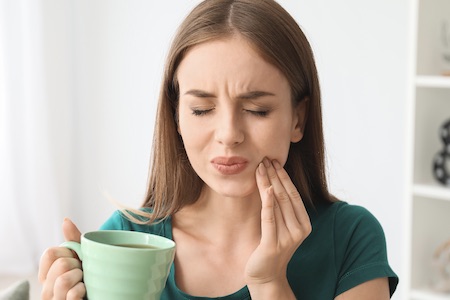 woman with tooth sensitivity